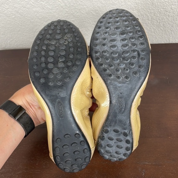 Tods Ballet Flats Driving Loafers Beige Nude Patent Leather Bow Toe Sz 36 - Picture 11 of 12